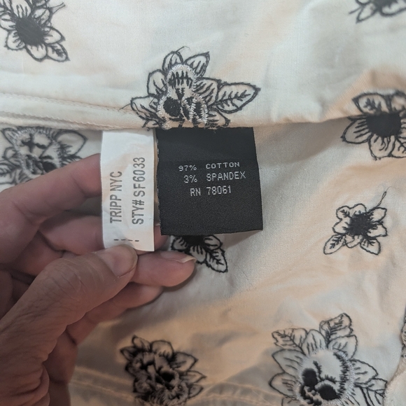 Tripp NYC Vtg ivory cotton Boned corset with black embroidered flower skulls XXL - Picture 10 of 13